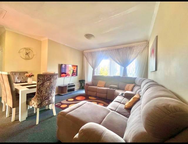 2 BEDROOM TOWNHOUSE FOR SALE IN BLACKRIDGE
